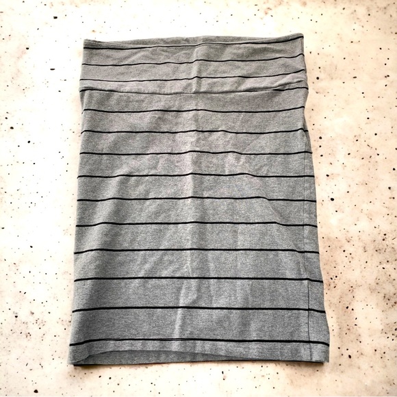 TORRID Stripped bodycon skirt- Size 0 (10/ Large) - Picture 2 of 3
